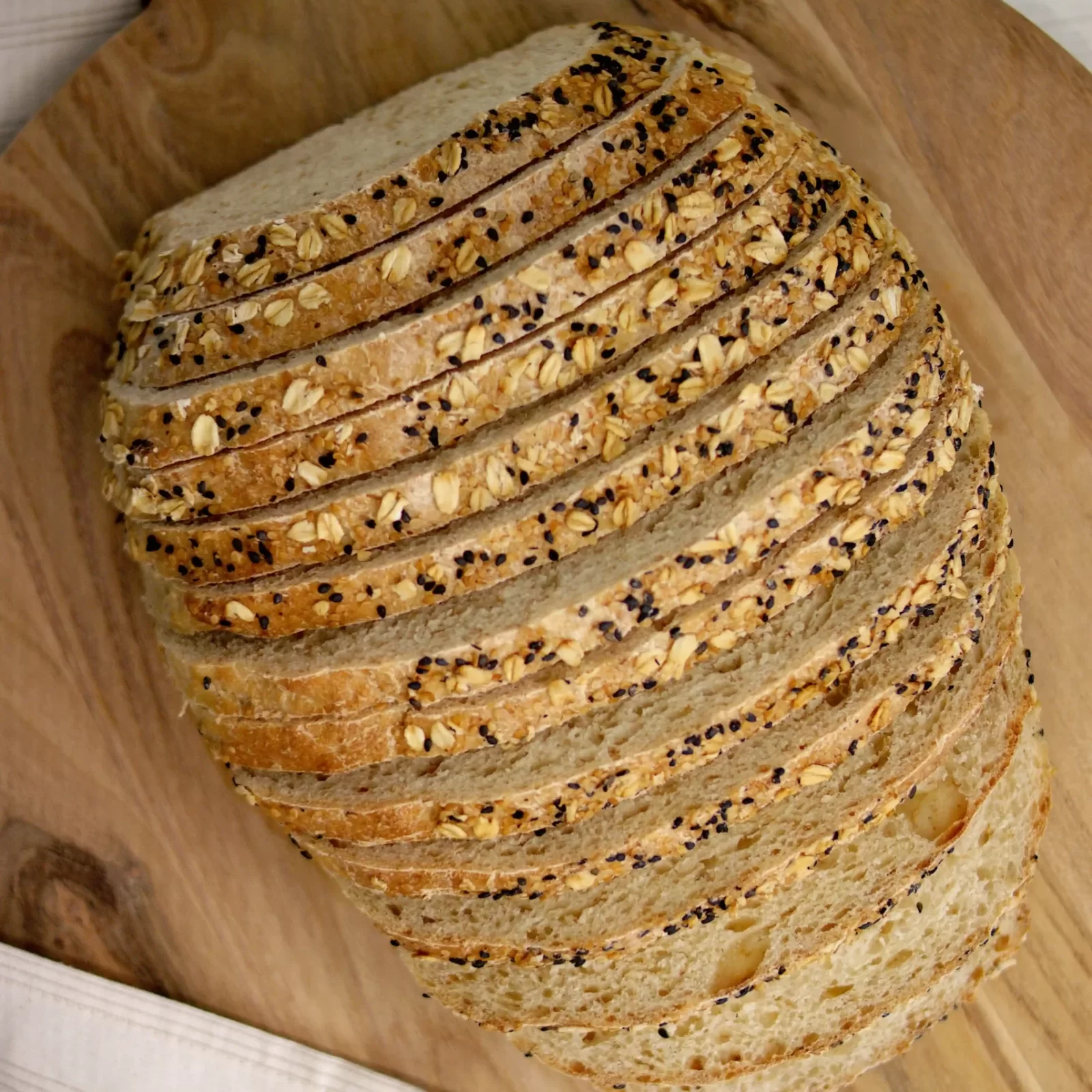 Pan clásico masa madre 950gr redondo con semilla _ 1.